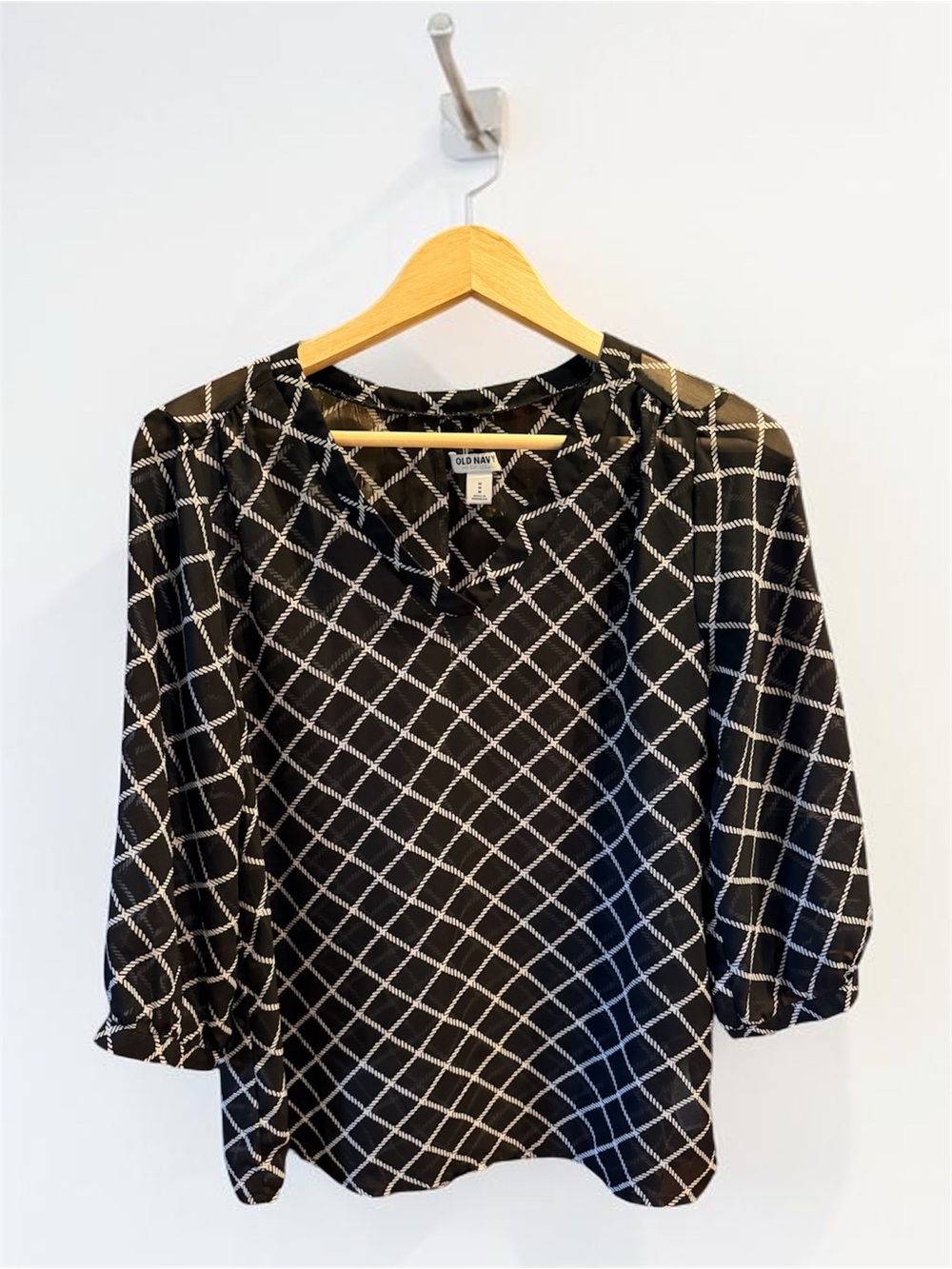 Old Navy Black & White Windowpane Geometric Sheer V-Neck Peasant Blouse Like New